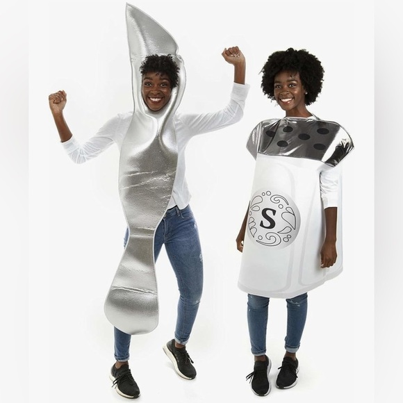 A Salt With Deadly Weapon Halloween Couples Costume Funny Pun NWT - Picture 1 of 12